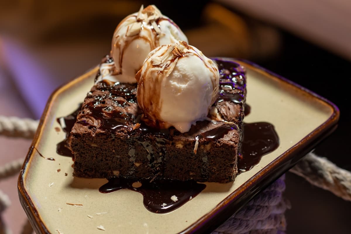Brownie tiede, glace vanille